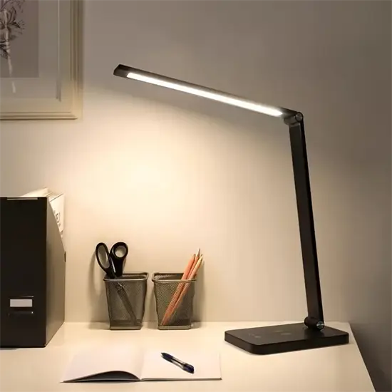 LED asztali lámpa telefontöltővel