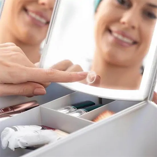 Kinyitható, 3 részes sminktükör