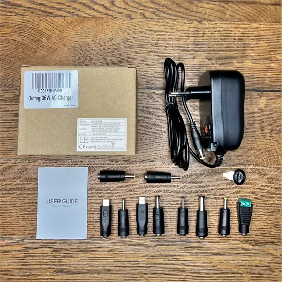 Outtag 36W univerzális AC adapter