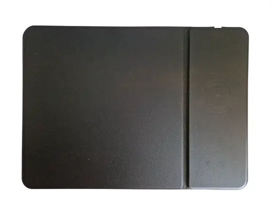 Egérpad vezeték nélküli telefontöltővel